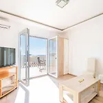 Marnic Blue Chill-comfort One Bedroom With Balcony And Sea View A4 شقة مْليني